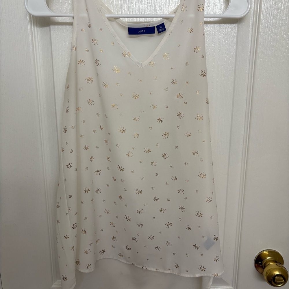 Apt. 9 Cream Sleeveless Top with Gold Accents
